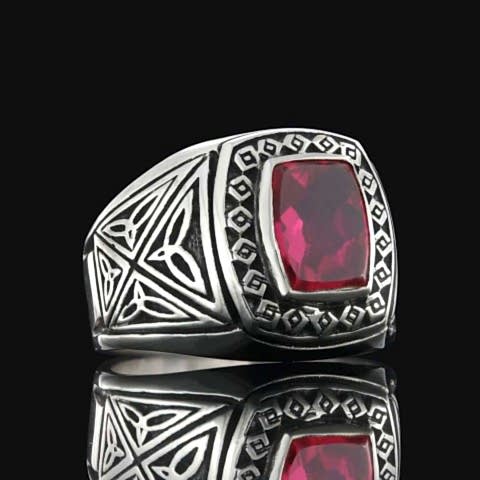 Erkek Yakut Taşlı Yüzük, Simetrik Desen İşlemeli Yakut Özel Tasarım Yüzük