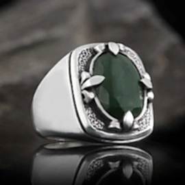 Yeşim Taş Üstünde Yaprak Motifli Gümüş Yüzük