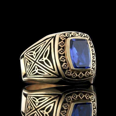 Safir Taşlı Yüzüklerle Hem Şıklığı Hem Anlamı Keşfedin, Simetrik Desen İşlemeli 925 Ayar Gümüş Erkek Safir Yüzük