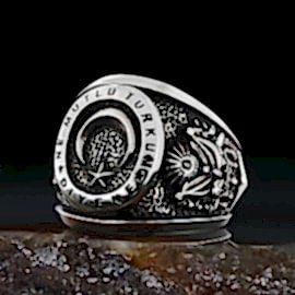 Ne Mutlu Türküm Diyene Ay Yıldız Yüzük