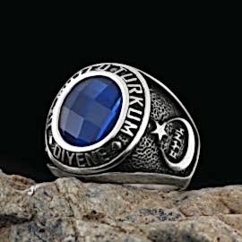 Taş Çevresinde Ne Mutlu Türküm Diyene Yazılı Oval Taşlı Yüzük