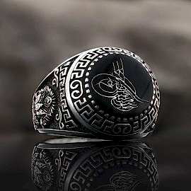 Yuvarlak Siyah Mineli Gümüş Tuğralı Erkek Yüzük